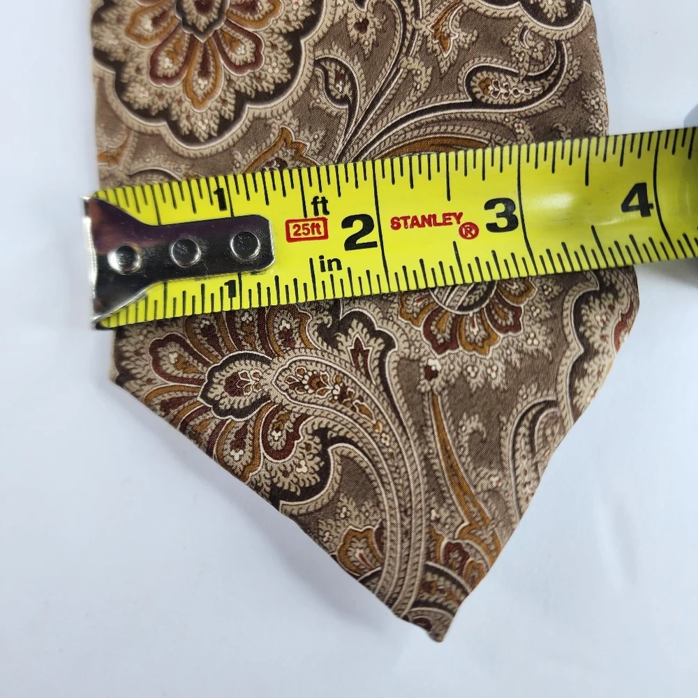 GEOFFREY BEENE Brown Paisley Silk Tie.